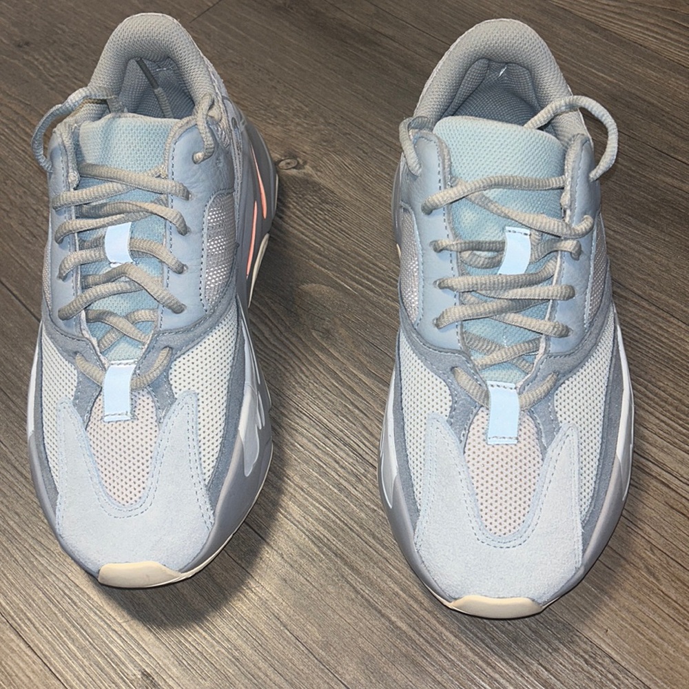 Yeezy 700 clean worn once